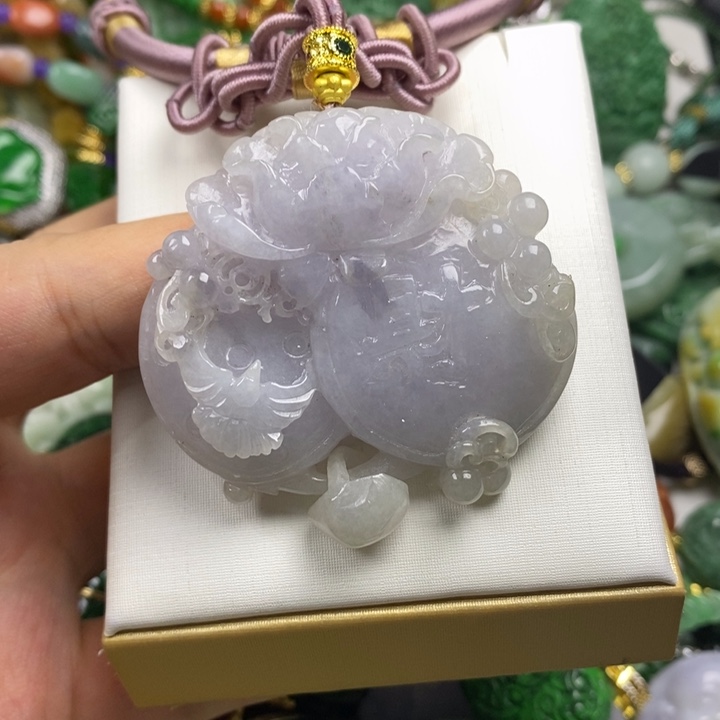 翡翠未镶嵌吊坠(赠链)