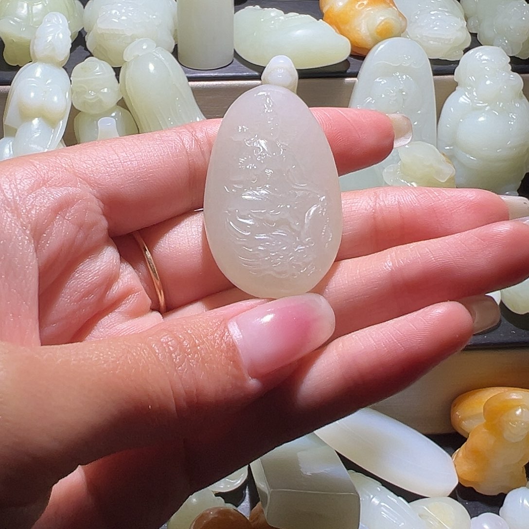 小****和田玉未镶嵌颈饰