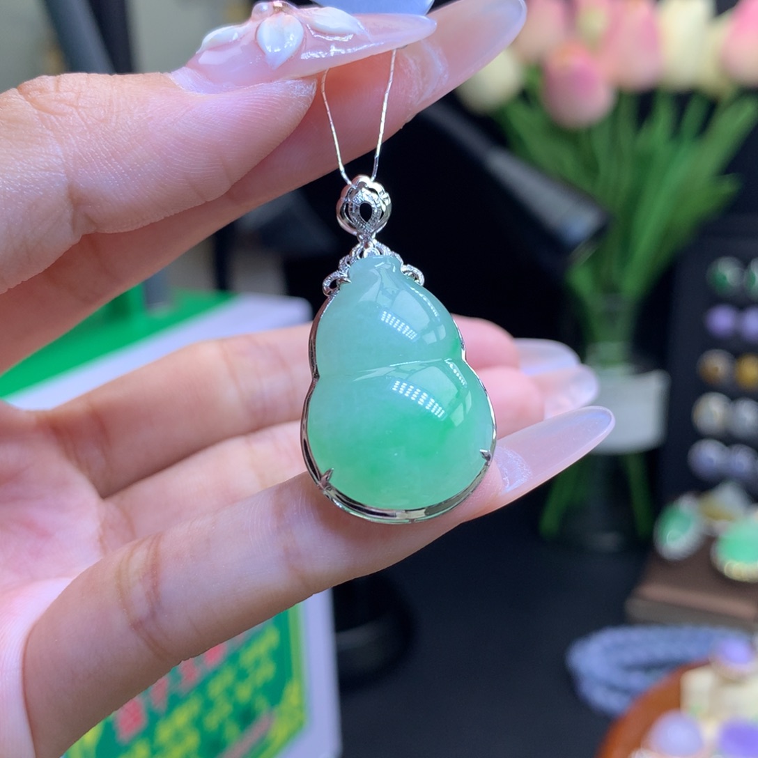 翡翠18K金镶嵌颈饰天然