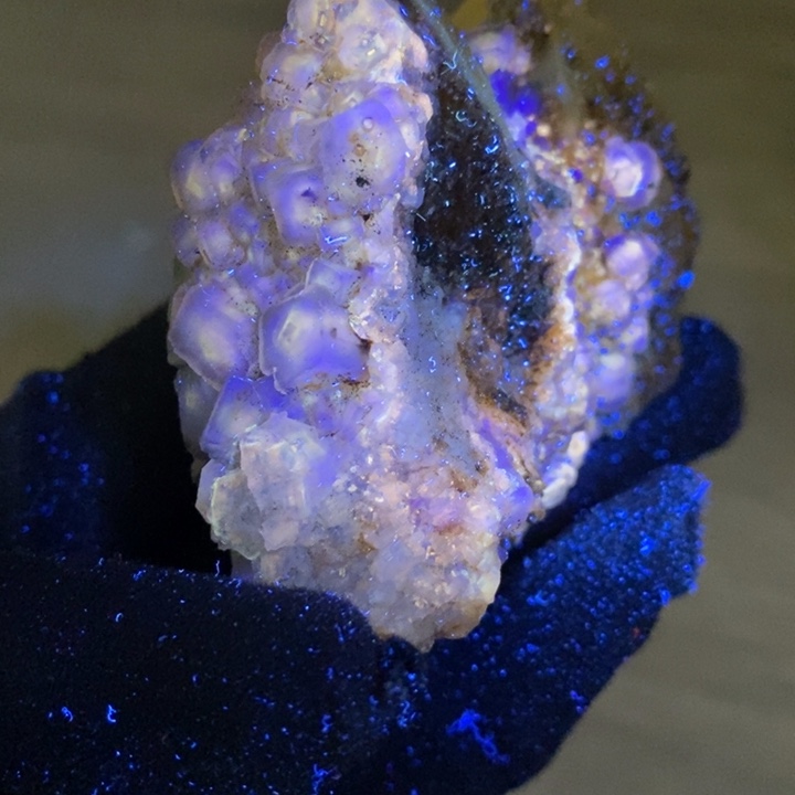 石材双峰山内蒙油胆黄蜡烛
