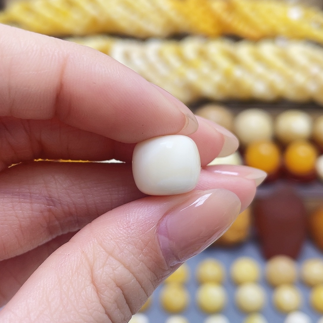 琥珀裸石未镶嵌蜜蜡老型12.6*10.9mm皮色