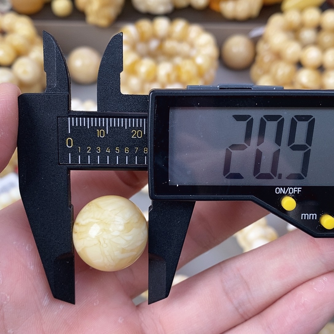 蜜蜡未镶嵌珠宝奇石