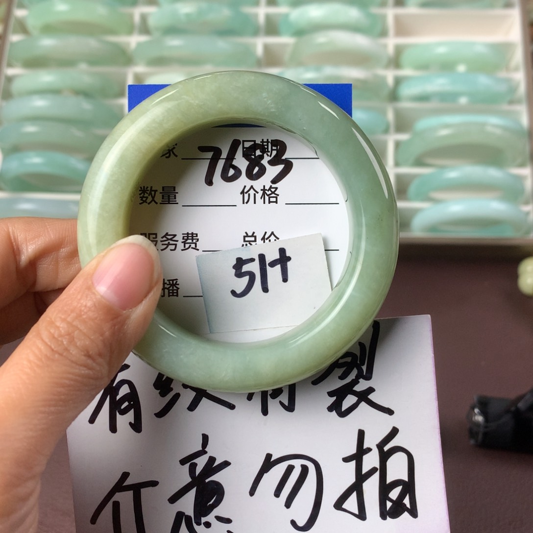 蛇纹石玉手镯未镶嵌7683