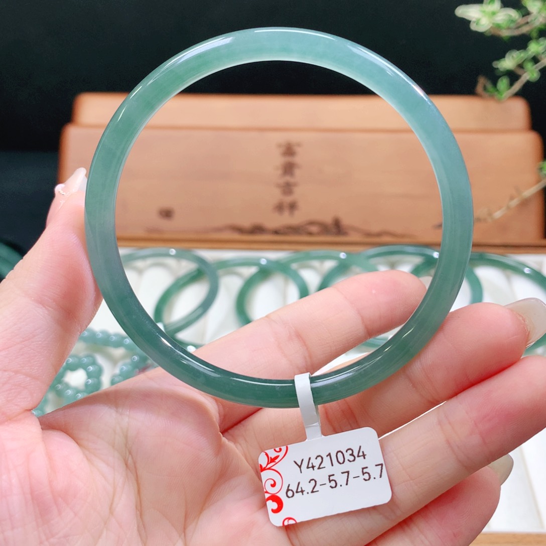 翡翠手镯未镶嵌天然