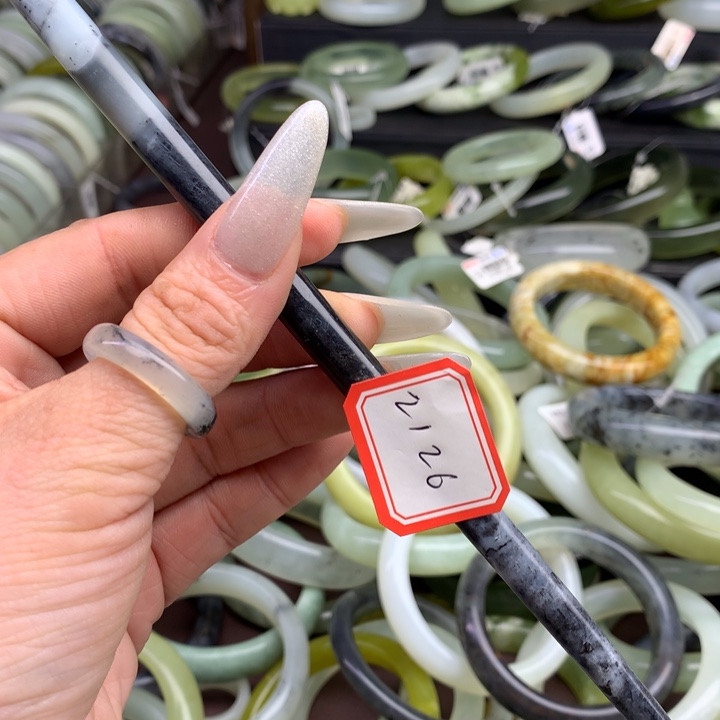 蛇纹石玉手镯未镶嵌《*》2126