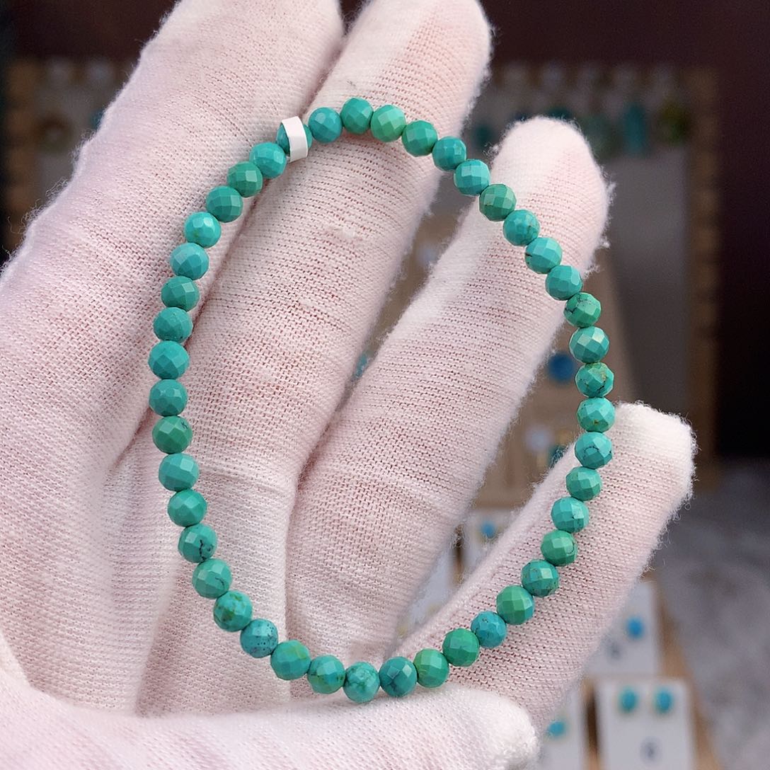 绿松石颈饰未镶嵌