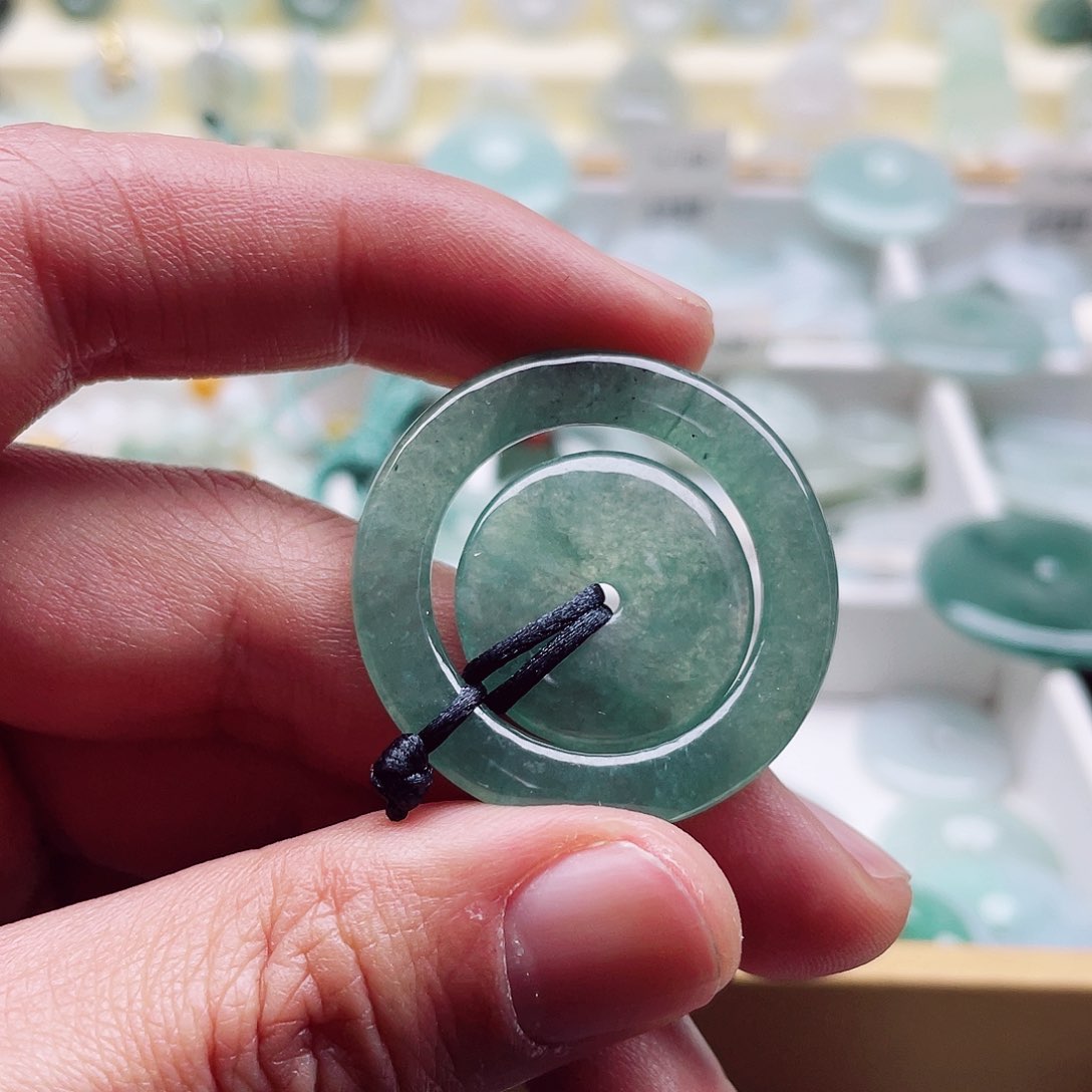 翡翠颈饰未镶嵌天然翡翠