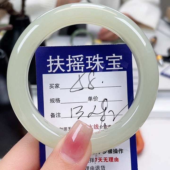 和田玉手镯未镶嵌