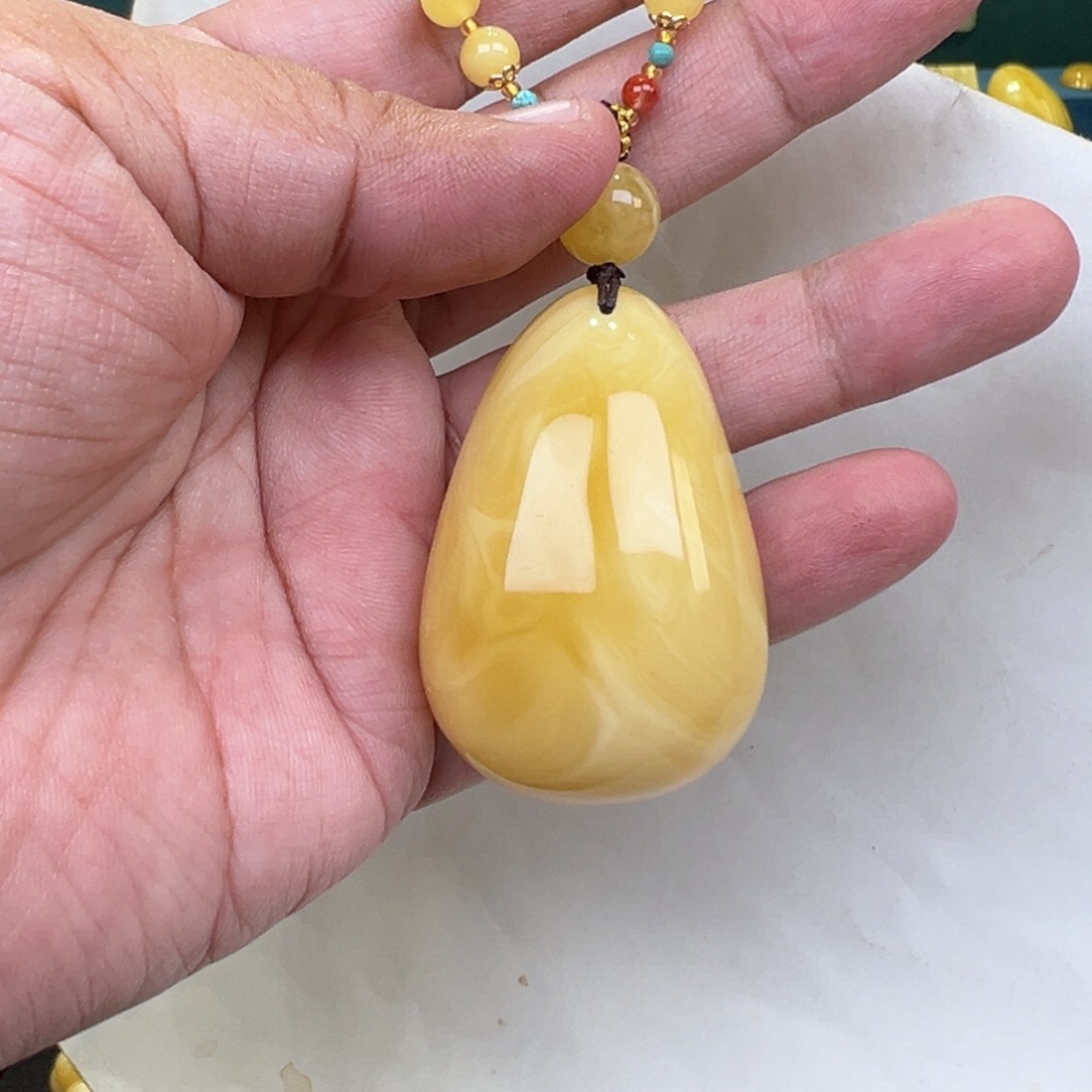 琥珀未镶嵌珠宝奇石22.77克