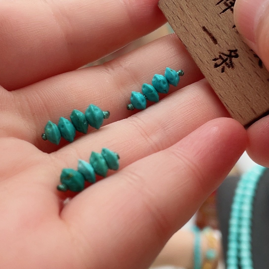 绿松石颈饰未镶嵌