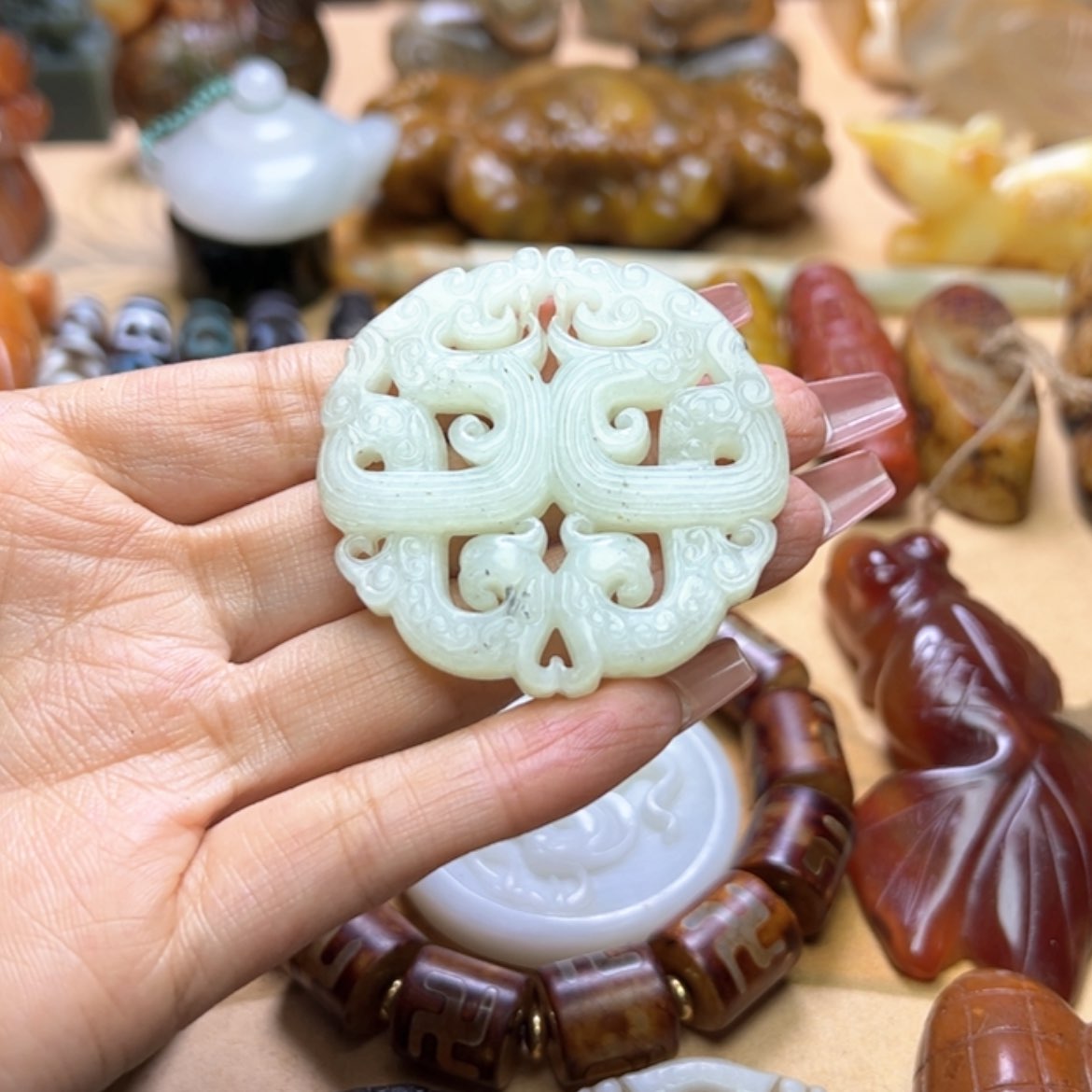 【闪购商品】蛇纹石玉颈饰未镶嵌