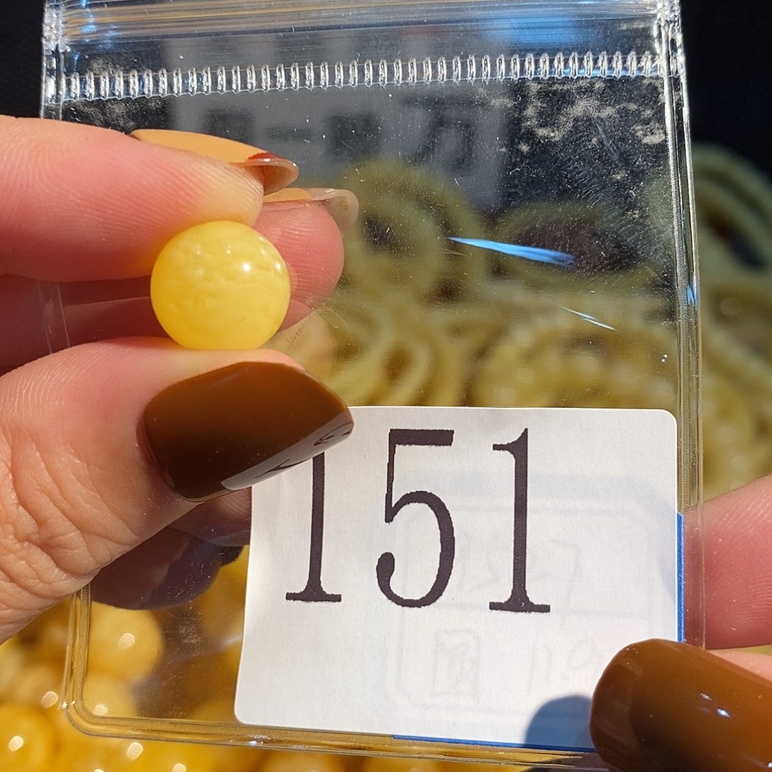 未镶嵌琥珀珠宝奇石151