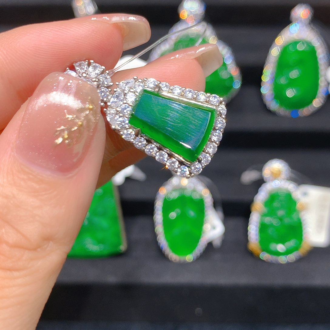 翡翠吊坠(赠链)银S925镶嵌00086