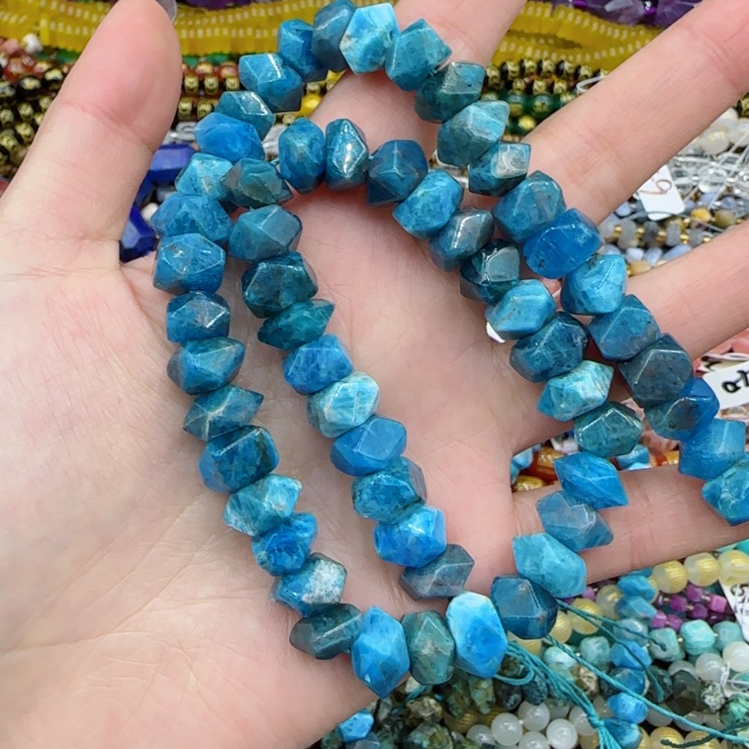 玛瑙/玉髓珠宝半成品未镶嵌蓝磷灰冲角一条