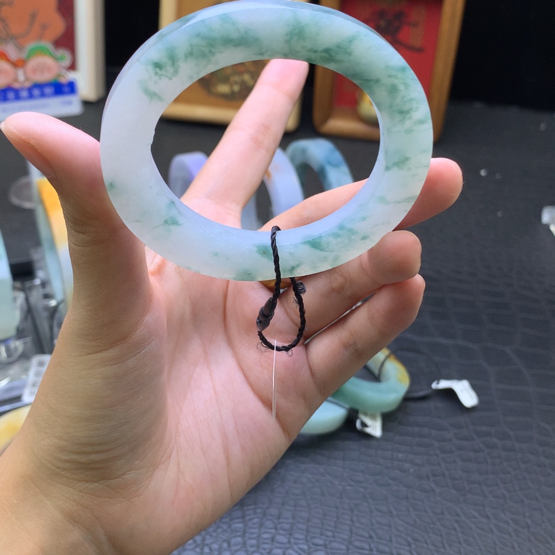 定制翡翠未镶嵌翡翠手镯