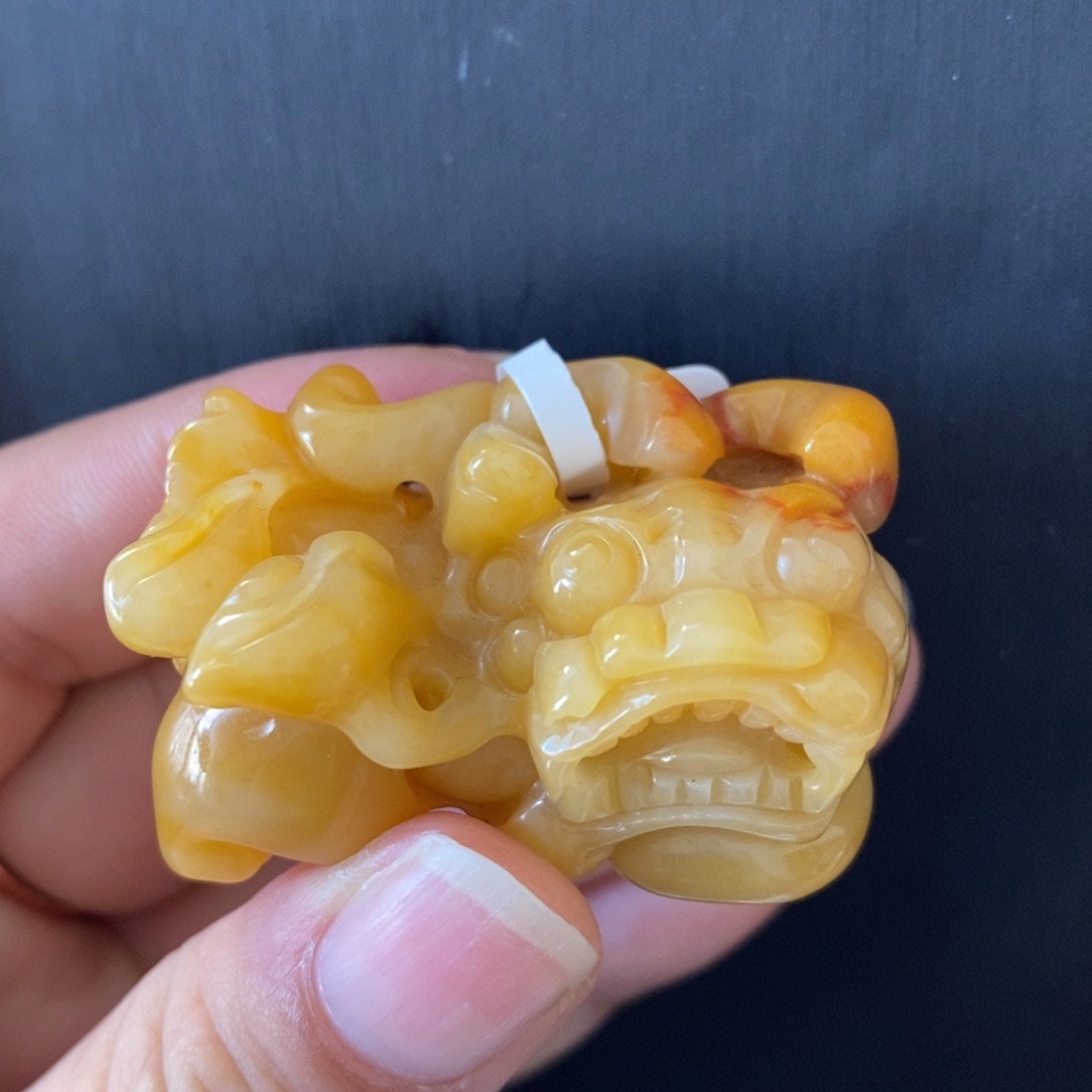石英质玉（黄龙玉）颈饰未镶嵌三彩料