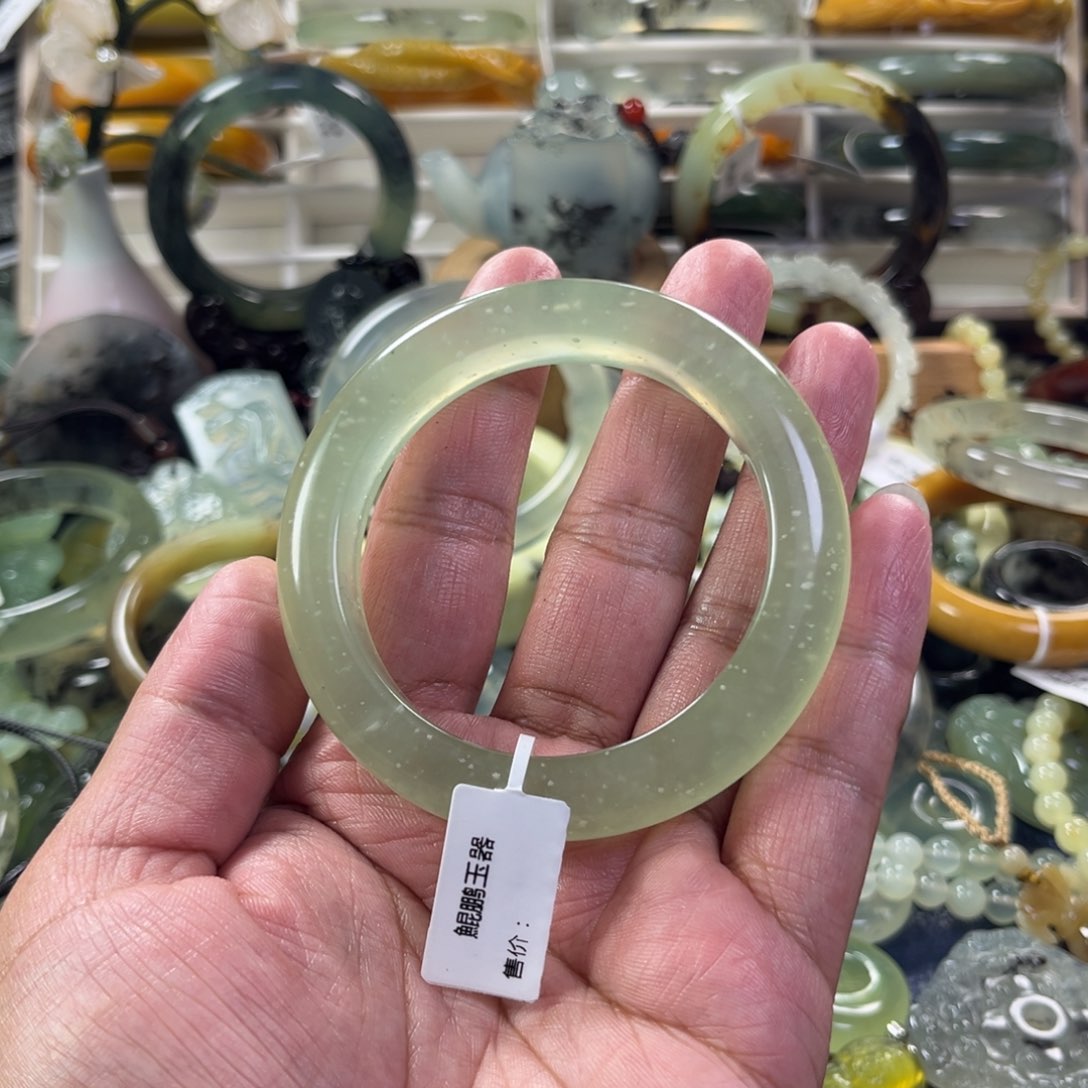 蛇纹石玉手镯未镶嵌我***.