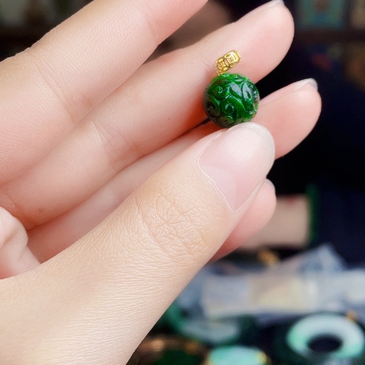 翡翠18K金镶嵌颈饰多样性