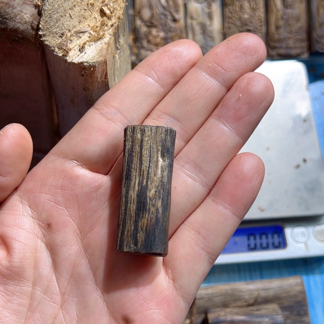 沉香吊坠黑棋素牌5.2克