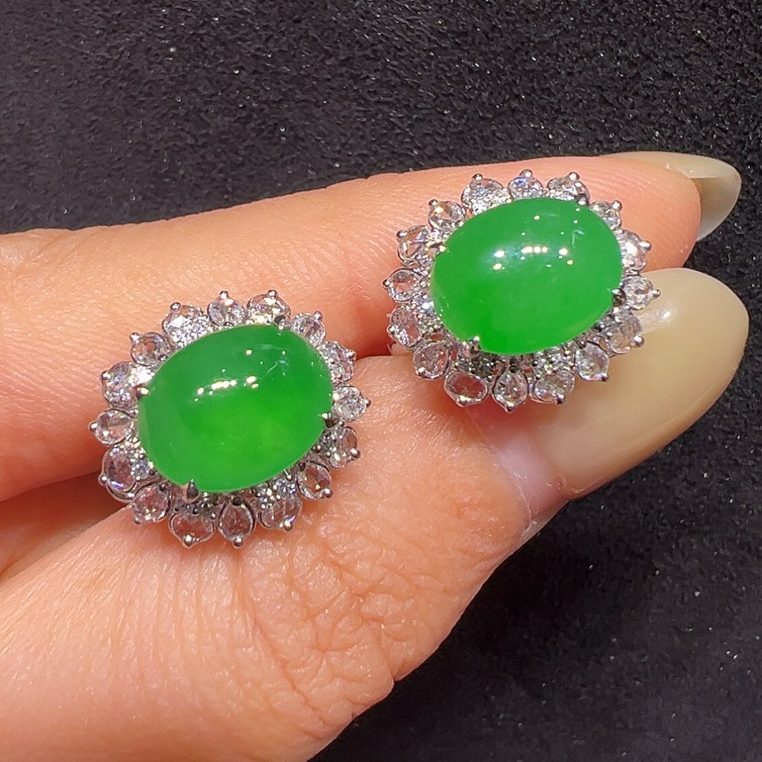 翡翠18K金镶嵌耳饰蛋面