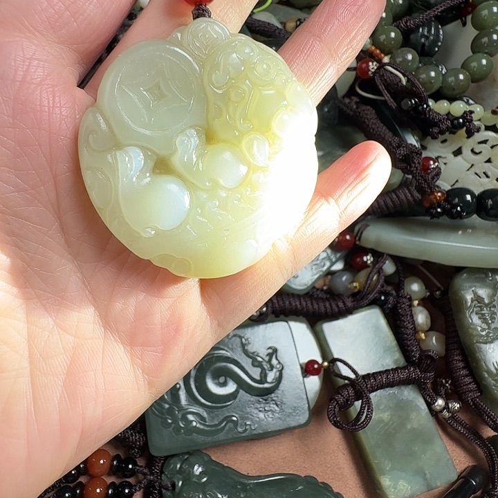 和田玉颈饰未镶嵌