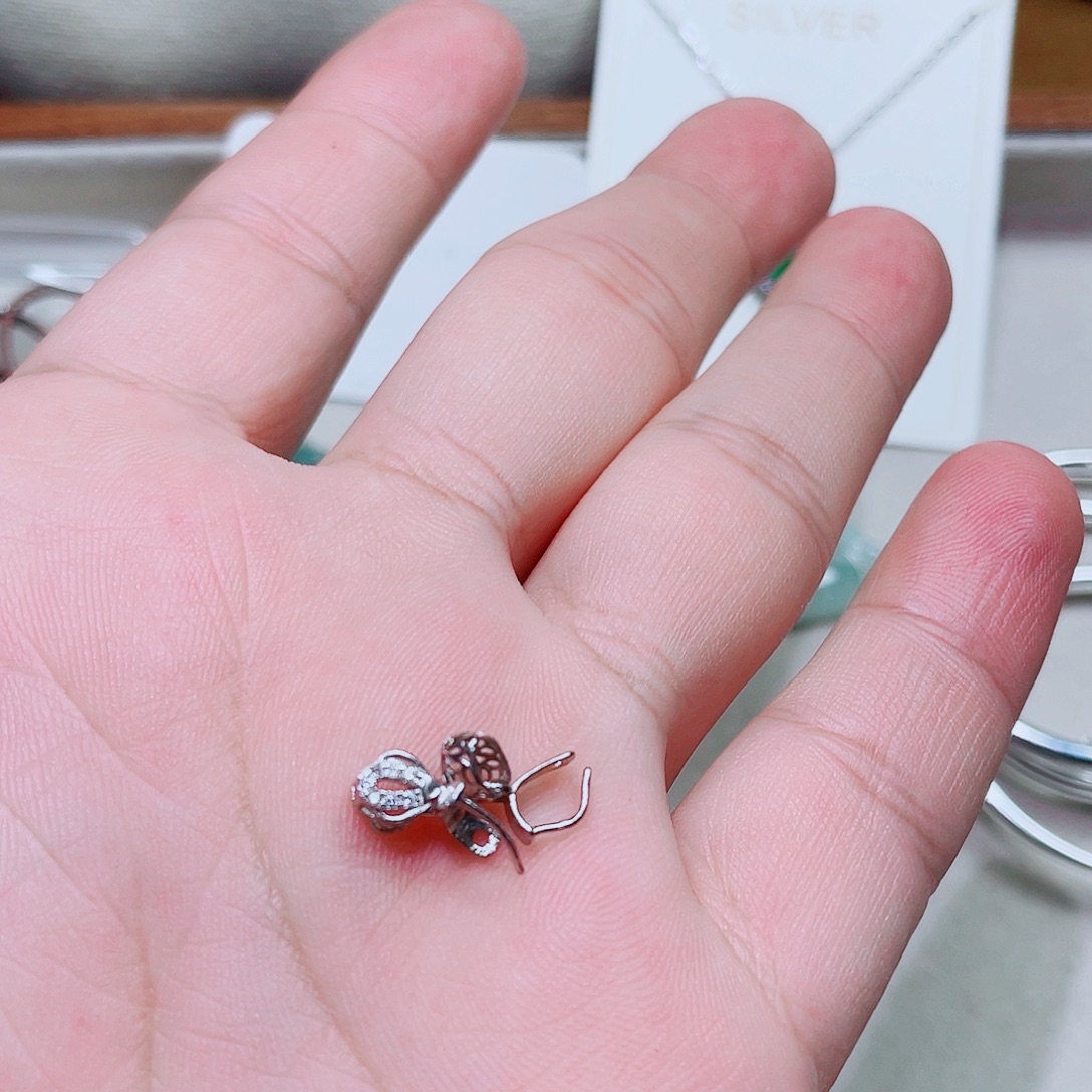 晴****吊坠925银锆石2扣头