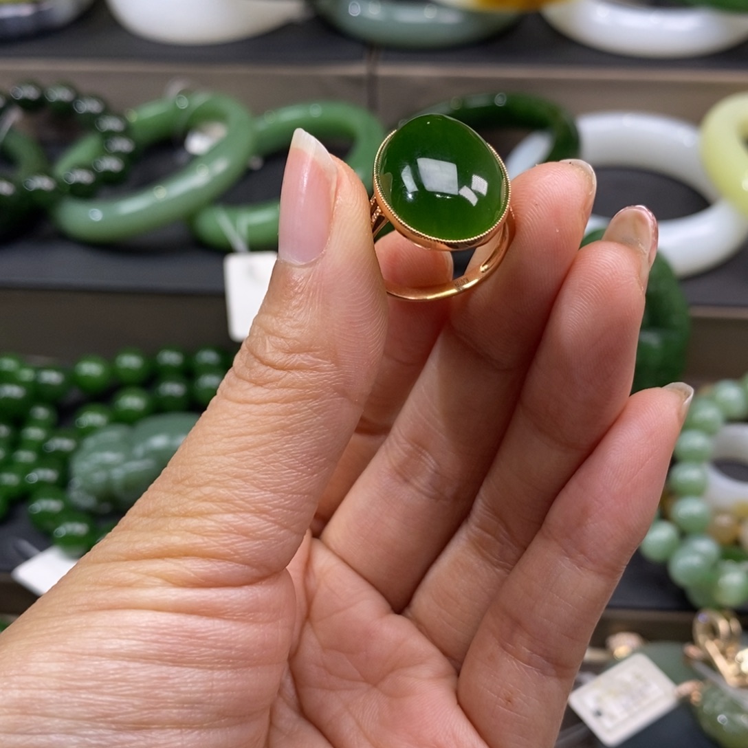 和田玉18K金镶嵌戒指