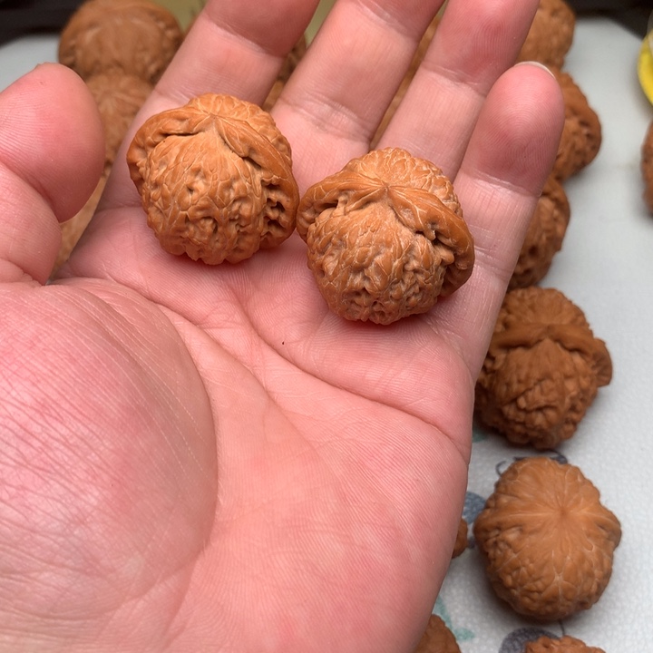 文玩核桃吊坠小**轩白狮子