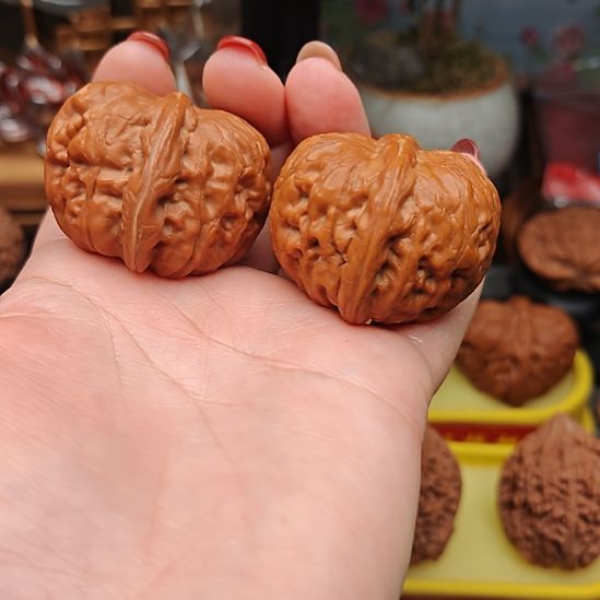 吊坠猴头核桃元宝，微打底