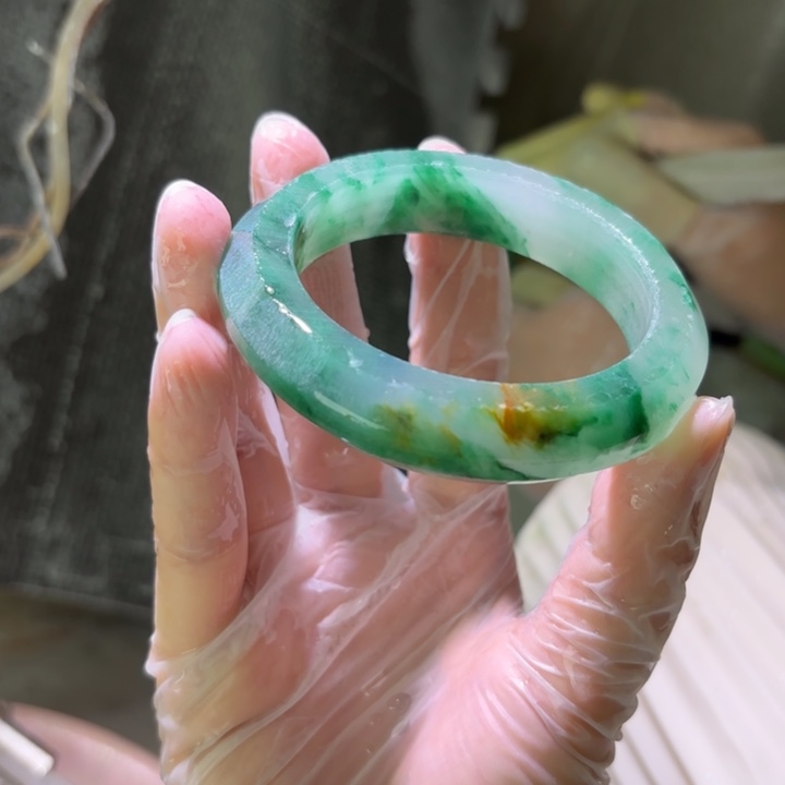 柏***熙石英质玉（非洲翠）未镶嵌手镯定制