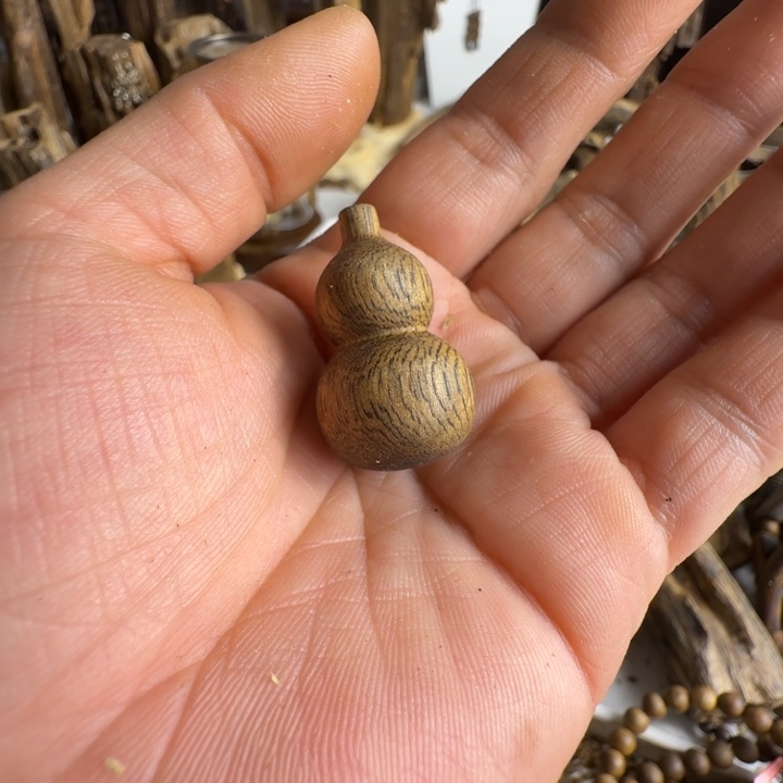 小***陈沉香沉香碎屑奇楠沉香葫芦2.4克重一个