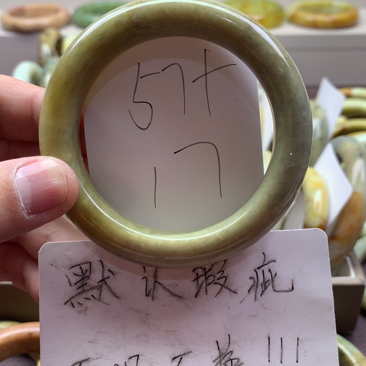 蛇纹石玉手镯未镶嵌