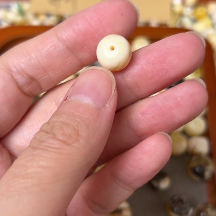 蜜蜡未镶嵌裸石10.6mm一个