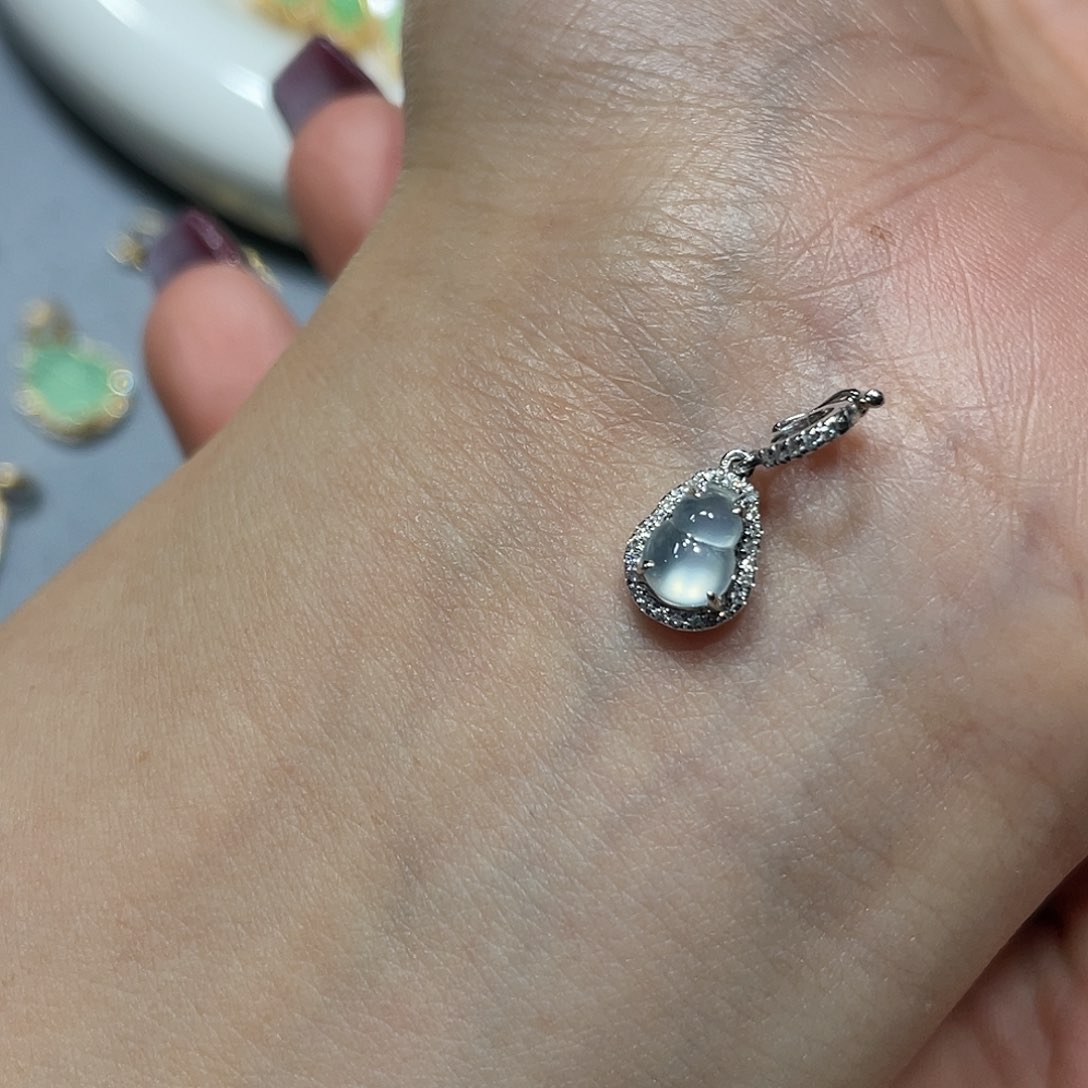 翡翠18K金镶嵌吊坠(不含链)N****?