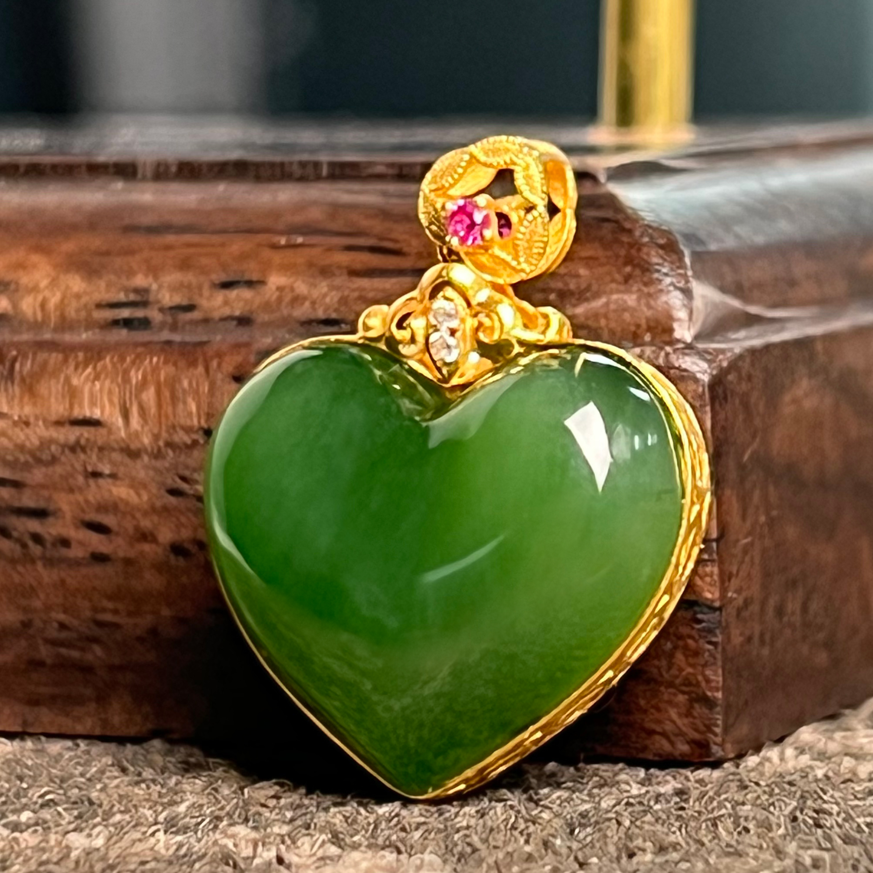 【慧子臻选】18k金和田玉爱心吊坠16*14*11mm 不含链 LM14