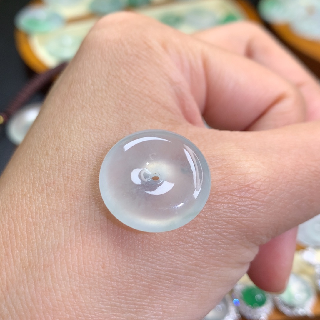 翡翠颈饰未镶嵌平安扣