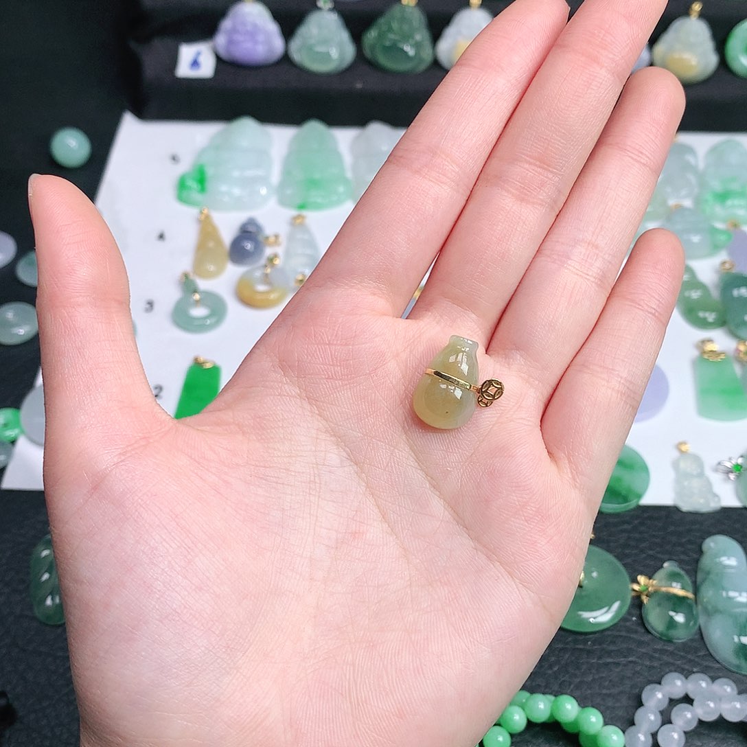 翡翠吊坠(不含链)未镶嵌翡翠