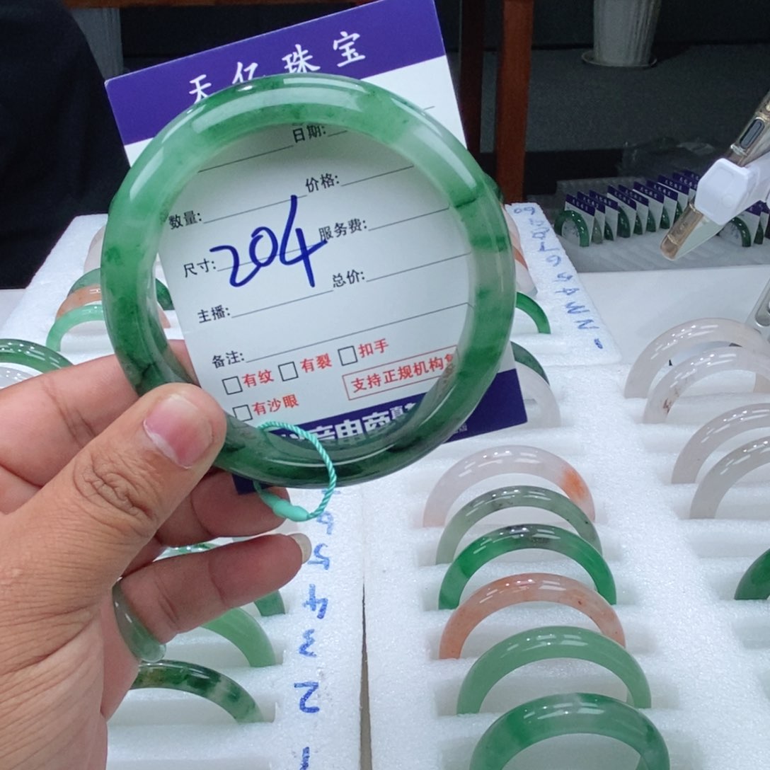 未镶嵌手镯石英质玉68+