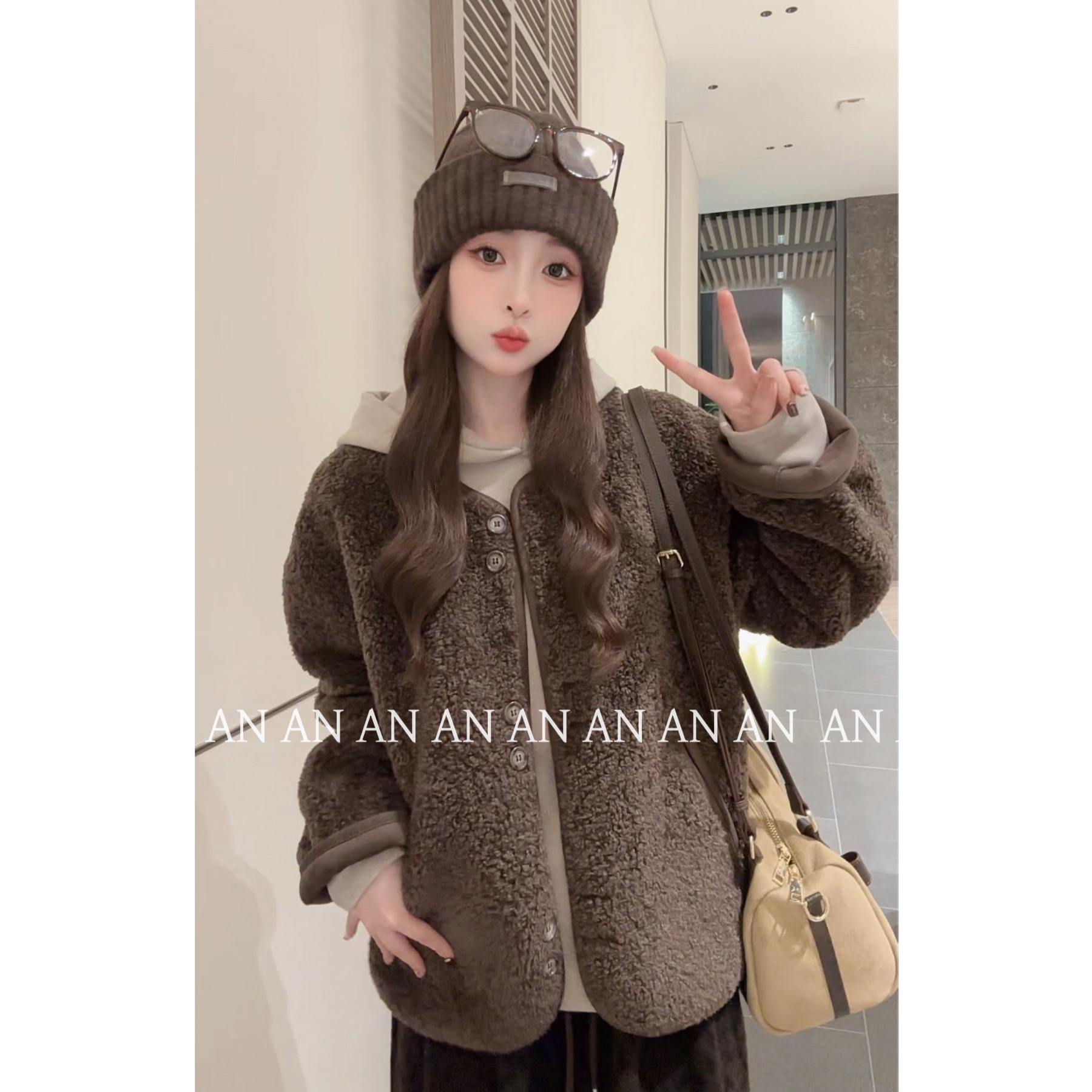 C10581法式气质感轻奢宽松温柔风单排扣口袋毛绒外套