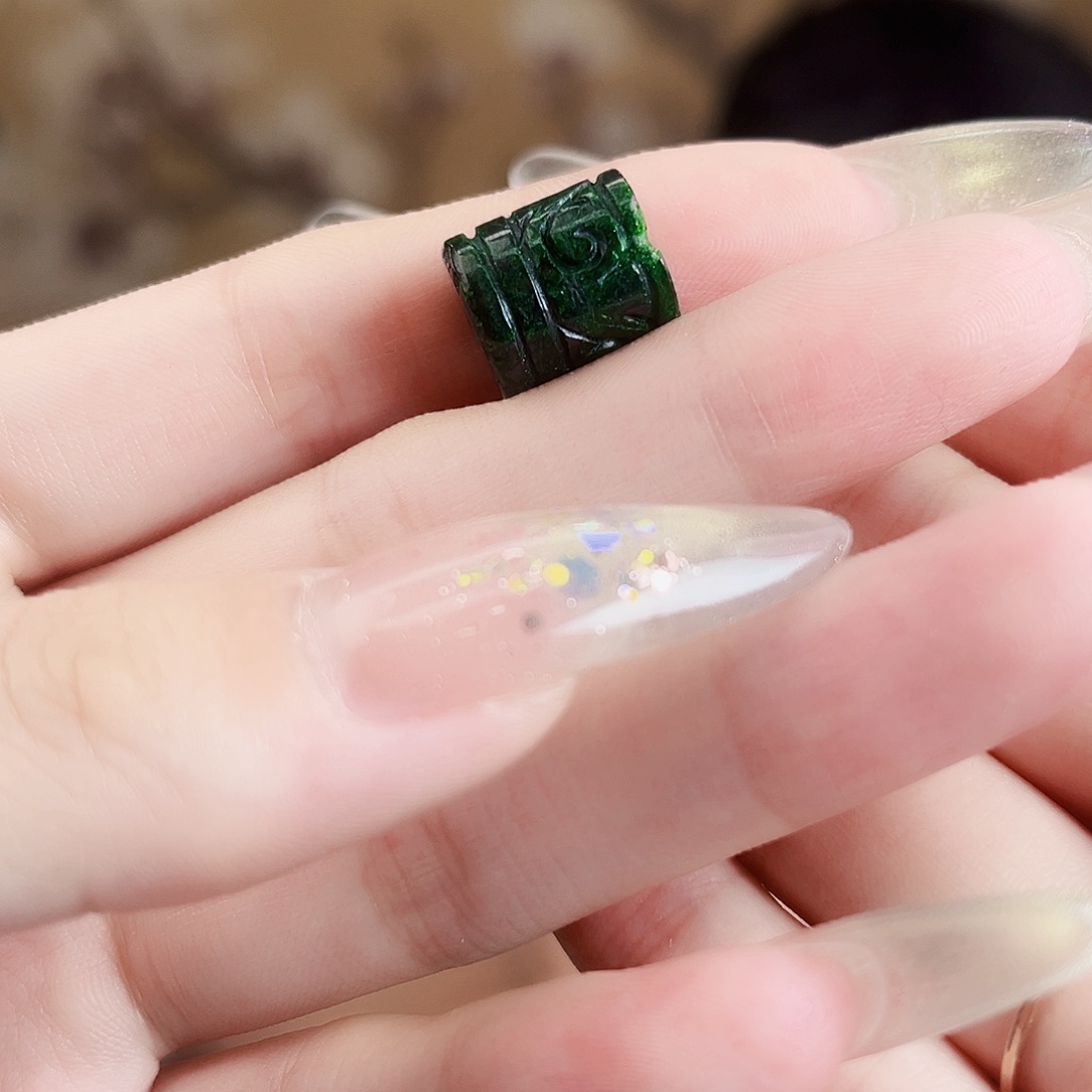翡翠未镶嵌颈饰默认