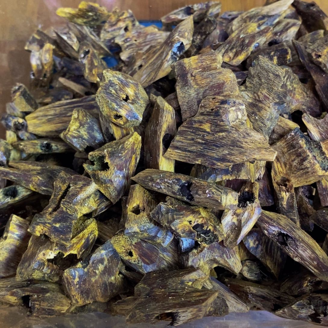 陌***。沉香碎屑沉香海南红棋块料507克