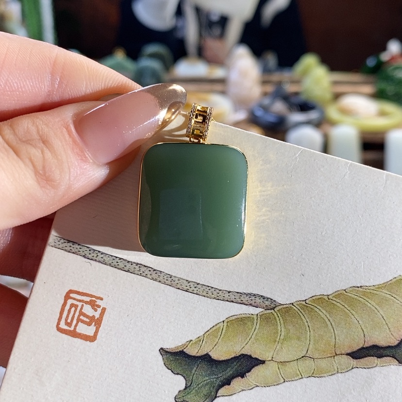 【闪购商品】和田玉吊坠18K金镶嵌