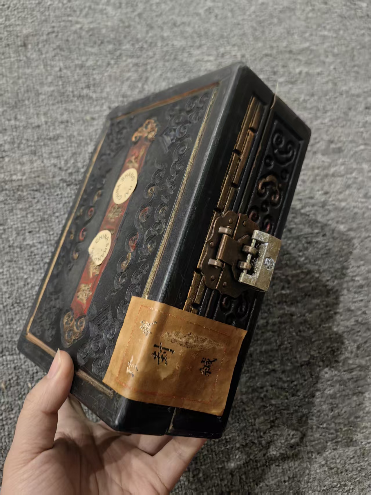 复古工艺风设计独特闷包黑色库盒子