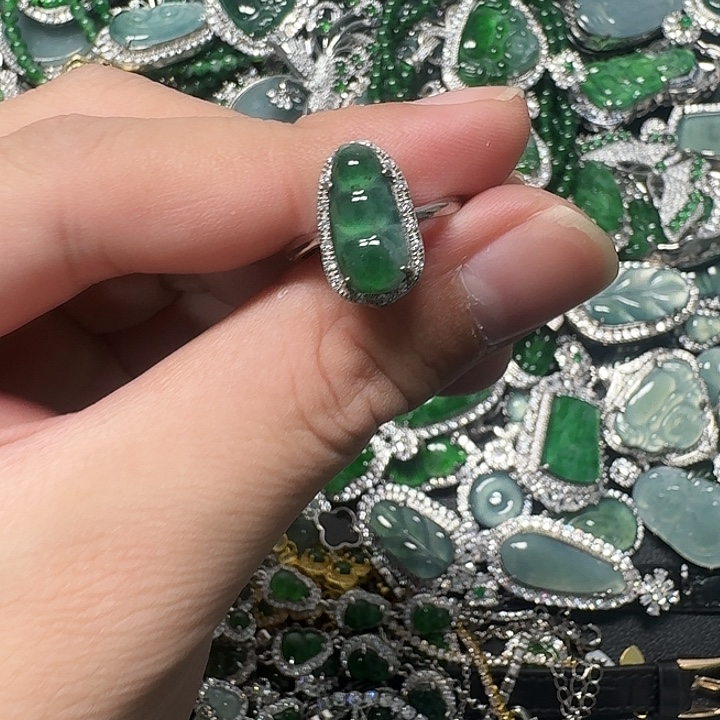 翡翠未镶嵌颈饰天然A货翡翠放漏