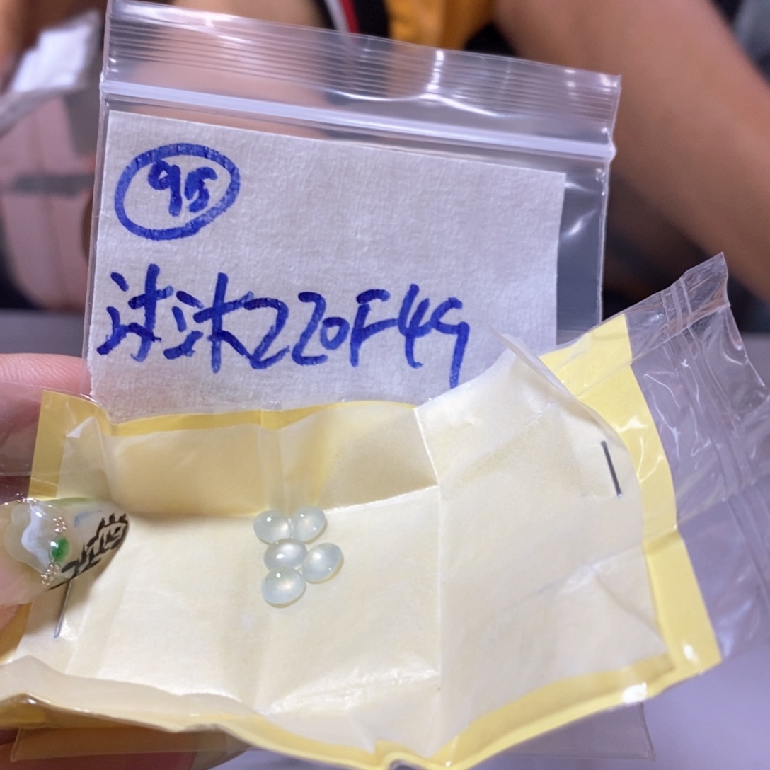 定制翡翠未镶嵌沐***?不