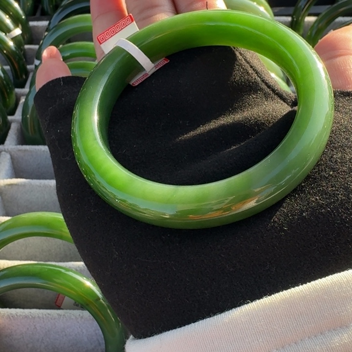 和田玉（碧玉）未镶嵌手镯