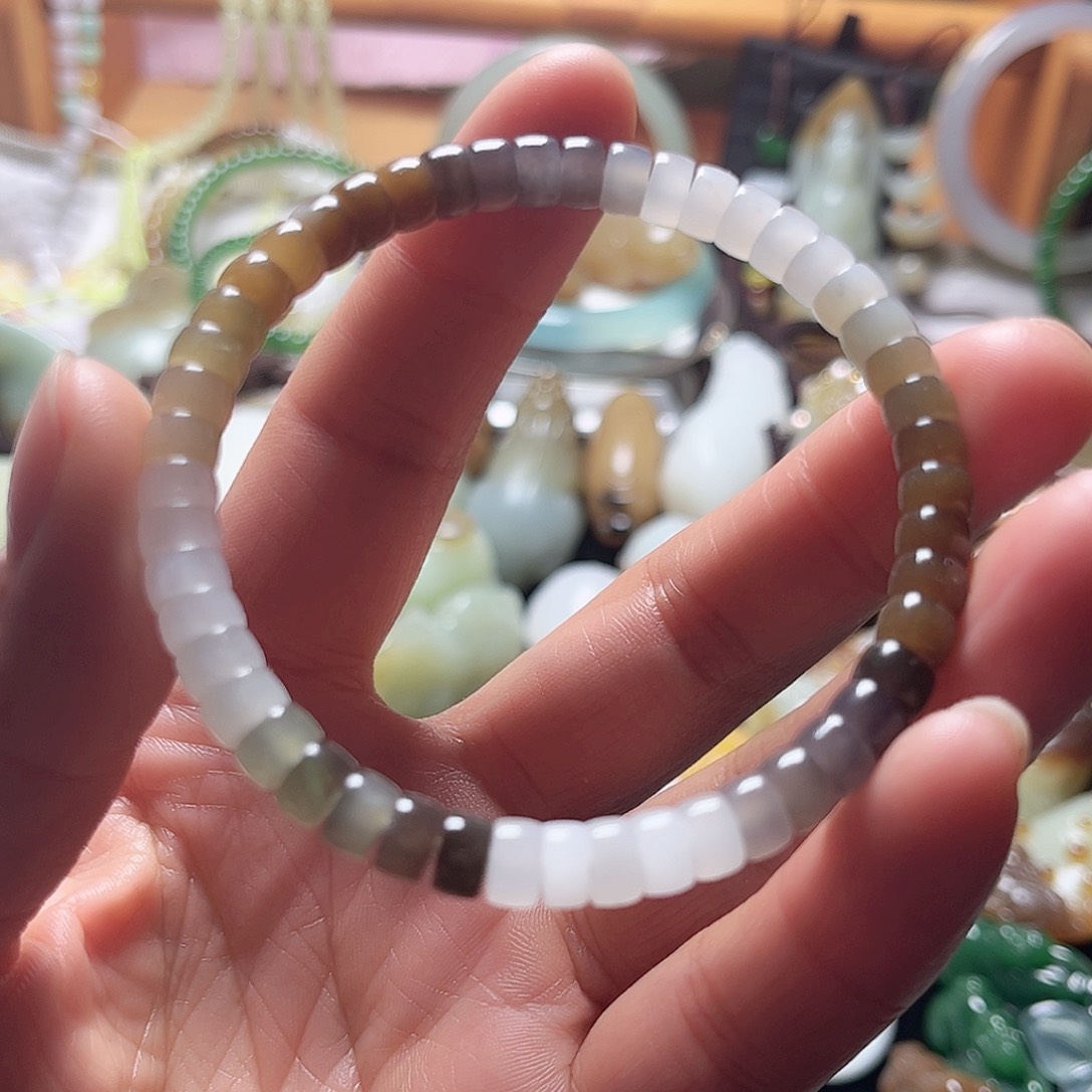 和田玉颈饰未镶嵌