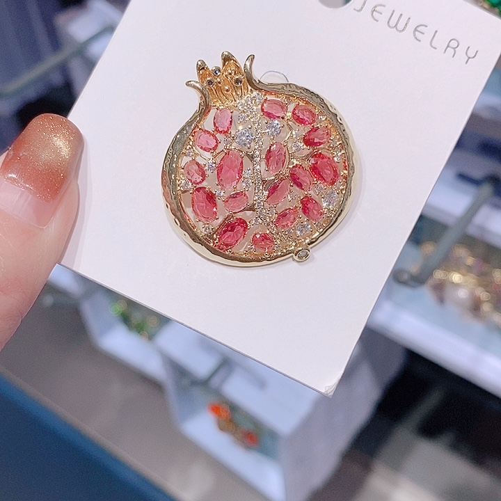 锆石铜合金石榴胸针