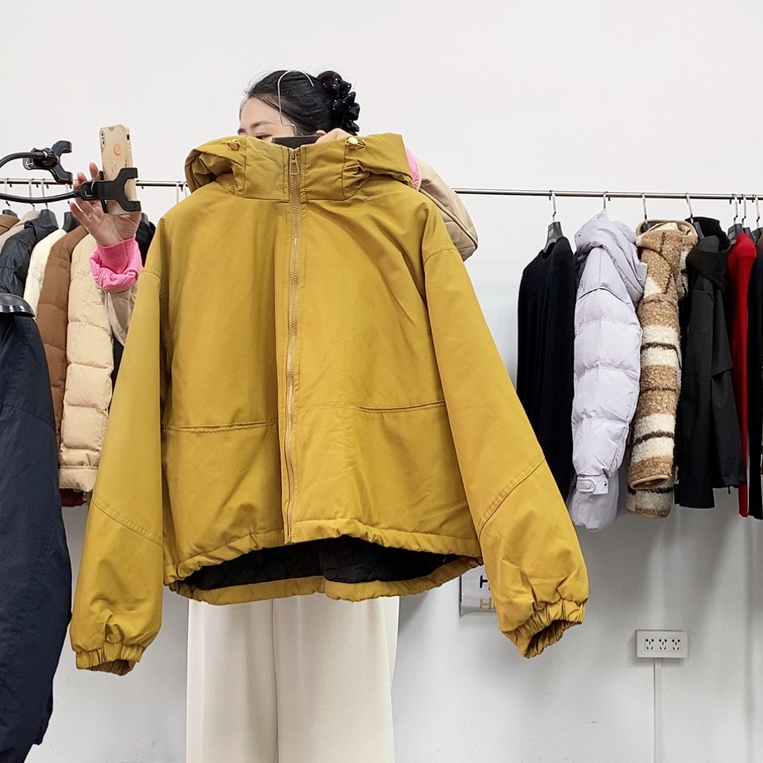 140斤以内黄色棉服