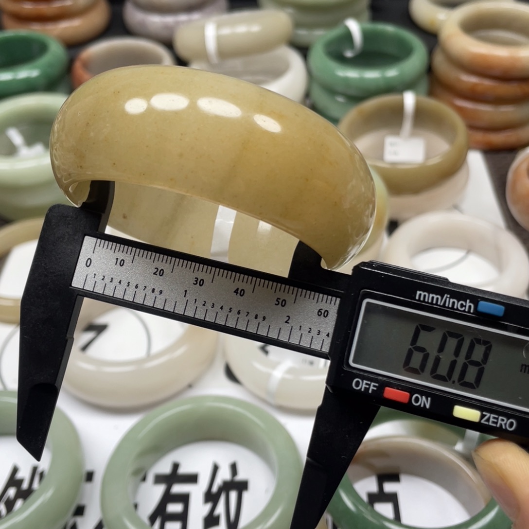 未镶嵌手镯石英质玉